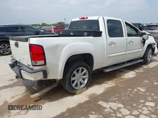 2011 GMC Sierra 1500 Denali z VIN 3GTP2XE21BG190501, wystawiony jako IAAI lot #42062627 z przebiegiem 152 820 mil mil oraz . Historia ofert i sprzedaży dostępna na DreamBid. Obrazek 4.