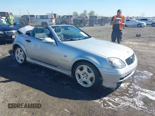 1997 Mercedes-Benz SLK z VIN WDB1704471F013276, wystawiony jako IAAI lot #41870406 z przebiegiem 116 857 mil mil oraz . Historia ofert i sprzedaży dostępna na DreamBid. Obrazek 1.