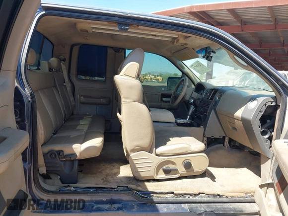 2005 Ford F-150 XLT z VIN 1FTRX12555FB38977, wystawiony jako IAAI lot #42311973 z przebiegiem 287 737 mil mil oraz . Historia ofert i sprzedaży dostępna na DreamBid. Obrazek 8.
