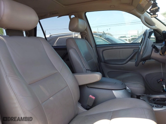 2001 Toyota Sequoia Limited with VIN 5TDBT48A91S026065, listed as a IAAI auction lot 42004832 with 254,386 mi miles. Bid and sale history available at carsss.com. Image 5.