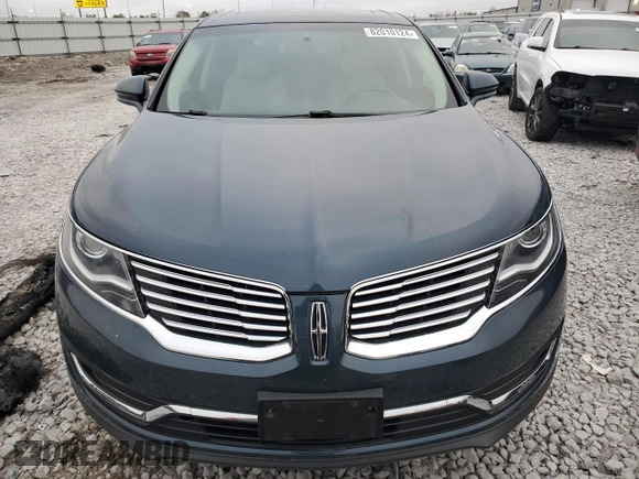 2016 Lincoln MKX Reserve with VIN 2LMTJ8LP3GBL36154, listed as a Copart auction lot 82010124 with 116,573 mi miles and Salvage Title. Bid and sale history available at DreamBid. Image 5.