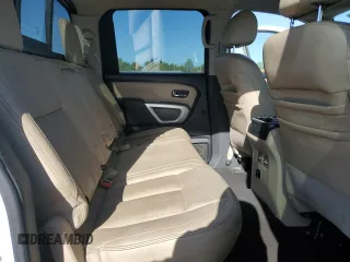 2016 Nissan Titan Platinum Reserve z VIN 1N6BA1F2XGN506613, wystawiony jako Copart lot #52592585 z przebiegiem 133 408 mil mil oraz Czysty tytuł • Clean title. Historia ofert i sprzedaży dostępna na DreamBid. Obrazek 10.