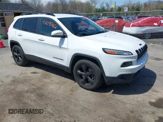 2018 Jeep Cherokee Limited z VIN 1C4PJMDB7JD592439, wystawiony jako IAAI lot #42095456 z przebiegiem 98 089 mil mil oraz . Historia ofert i sprzedaży dostępna na DreamBid. Obrazek 1.