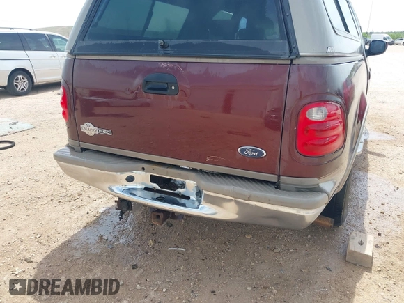 2003 Ford F-150 XLT with VIN 1FTRW07LX3KC09941, listed as a IAAI auction lot 42035068 with 137,762 mi miles. Bid and sale history available at carsss.com. Image 6.