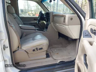 2004 Chevrolet Suburban Z71 with VIN 3GNFK16Z54G314817, listed as a IAAI auction lot 41613299 with 360,310 mi miles. Bid and sale history available at carsss.com. Image 5.