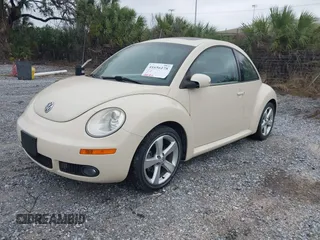 2007 Volkswagen New Beetle Coupe with VIN 3VWSW31C87M515222, listed as a IAAI auction lot 41656178 with 100,186 mi miles. Bid and sale history available at carsss.com. Image 2.