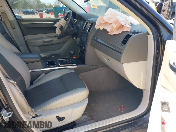 2008 Chrysler 300 Touring with VIN 2C3LA53G78H272475, listed as a IAAI auction lot 41998387 with 177,858 mi miles. Bid and sale history available at carsss.com. Image 5.