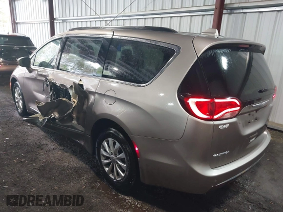 2017 Chrysler Pacifica Touring L with VIN 2C4RC1BG5HR565540, listed as a IAAI auction lot 41999464 with 110,056 mi miles and . Bid and sale history available at DreamBid. Image 3.