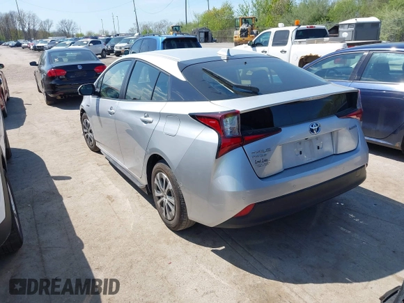 2021 Toyota Prius LE z VIN JTDL9MFU3M3028805, wystawiony jako IAAI lot #42043610 z przebiegiem 26 436 mil mil oraz . Historia ofert i sprzedaży dostępna na DreamBid. Obrazek 3.