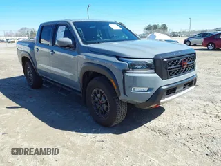 2023 Nissan Frontier SV z VIN 1N6ED1EK9PN655617, wystawiony jako IAAI lot #41631837 z przebiegiem 70 000 mil mil oraz . Historia ofert i sprzedaży dostępna na DreamBid. Obrazek 1.