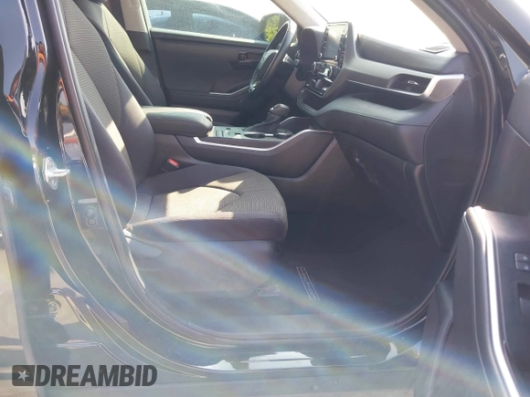 2021 Toyota Highlander L with VIN 5TDZZRAH5MS525595, listed as a IAAI auction lot 42050564 with 32,542 mi miles and . Bid and sale history available at DreamBid. Image 5.