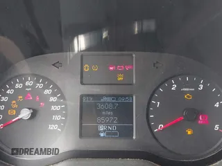 2019 Mercedes-Benz Sprinter Cargo z VIN WD4PF1CD6KP140250, wystawiony jako IAAI lot #40192921 z przebiegiem 85 972 mil mil oraz . Historia ofert i sprzedaży dostępna na DreamBid. Obrazek 7.