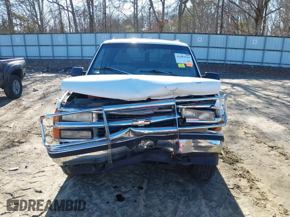 1996 Chevrolet Suburban with VIN 3GNFK16RXTG135350, listed as a IAAI auction lot 41482918 with 157,971 mi miles. Bid and sale history available at carsss.com. Image 6.