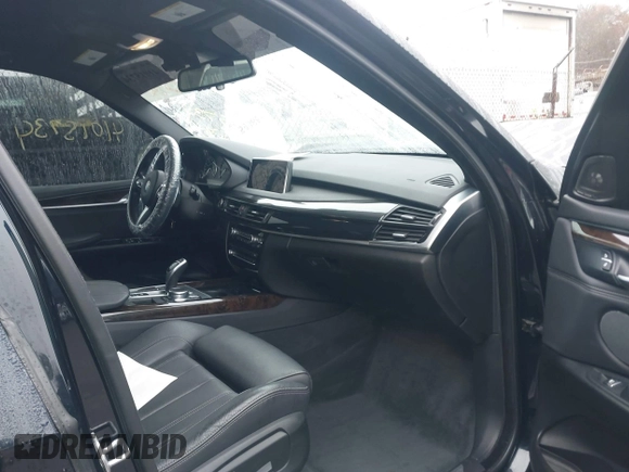 2017 BMW X5 xDrive35i z VIN 5UXKR0C36H0V76948, wystawiony jako IAAI lot #41015734 z przebiegiem 114 626 mil mil oraz . Historia ofert i sprzedaży dostępna na DreamBid. Obrazek 5.