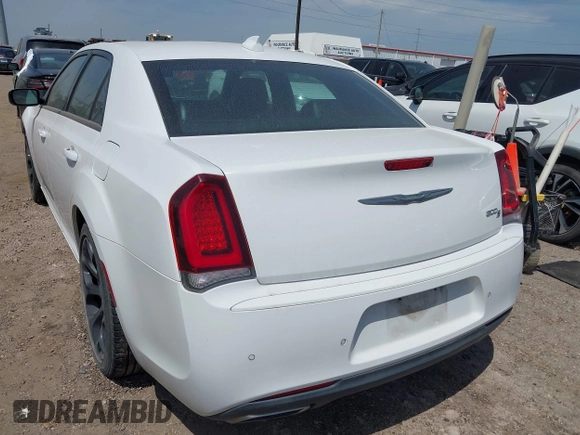 2019 Chrysler 300 S z VIN 2C3CCABG2KH604978, wystawiony jako IAAI lot #42057351 z przebiegiem 69 986 mil mil oraz . Historia ofert i sprzedaży dostępna na DreamBid. Obrazek 3.