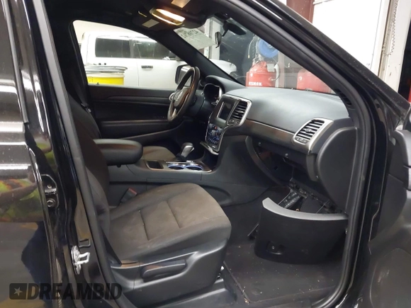 2021 Jeep Grand Cherokee Laredo E z VIN 1C4RJEAG7MC738928, wystawiony jako IAAI lot #42708702 z przebiegiem 63 329 mil mil oraz . Historia ofert i sprzedaży dostępna na DreamBid. Obrazek 5.
