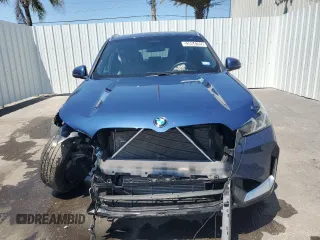 2025 BMW X1 xDrive28i z VIN WBX73EF08S5084278, wystawiony jako Copart lot #53894205 z przebiegiem 15 905 mil mil oraz Nie do naprawy. Historia ofert i sprzedaży dostępna na DreamBid. Obrazek 5.