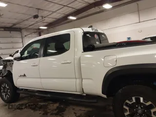 2021 Toyota Tacoma 4WD SR5 with VIN 3TMDZ5BN6MM113743, listed as a IAAI auction lot 41413775 with 24,735 mi miles. Bid and sale history available at carsss.com. Image 15.
