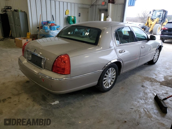 2003 Lincoln Town Car Signature z VIN 1LNHM82W13Y660122, wystawiony jako Copart lot #51790595 z przebiegiem 151 371 mil mil oraz Nie do naprawy • Non repairable. Historia ofert i sprzedaży dostępna na DreamBid. Obrazek 3.