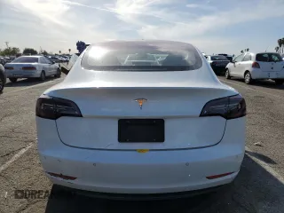 2019 Tesla Model 3 Mid Range z VIN 5YJ3E1EA7KF300175, wystawiony jako Copart lot #49651815 z przebiegiem Nie podano mil oraz Szkoda całkowita • Salvage title. Historia ofert i sprzedaży dostępna na DreamBid. Obrazek 6.