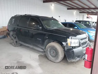 2014 Chevrolet Tahoe LT z VIN 1GNSCBE01ER190342, wystawiony jako IAAI lot #41578109 z przebiegiem 204 781 mil mil oraz . Historia ofert i sprzedaży dostępna na DreamBid. Obrazek 1.