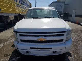 2009 Chevrolet Silverado 1500 1LT with VIN 1GCEK140X9Z129260, listed as a Copart auction lot 52605715 with 283,906 mi miles and Salvage Title. Bid and sale history available at DreamBid. Image 5.