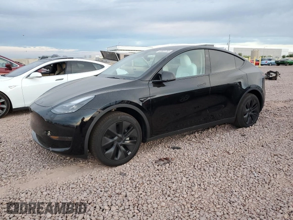 2025 Tesla Model Y Long Range z VIN 7SAYGDED9SF313959, wystawiony jako Copart lot #52823755 z przebiegiem 1 137 mil mil oraz Szkoda całkowita • Salvage title. Historia ofert i sprzedaży dostępna na DreamBid. Obrazek 1.
