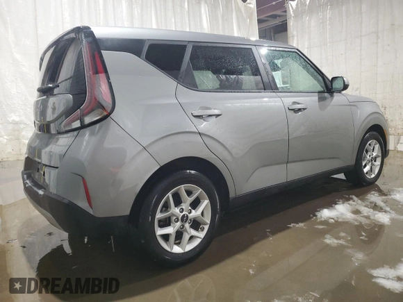 2023 Kia Soul LX with VIN KNDJ23AU5P7885153, listed as a Copart auction lot 87164464 with 23,598 mi miles and Clean Title. Bid and sale history available at carsss.com. Image 3.