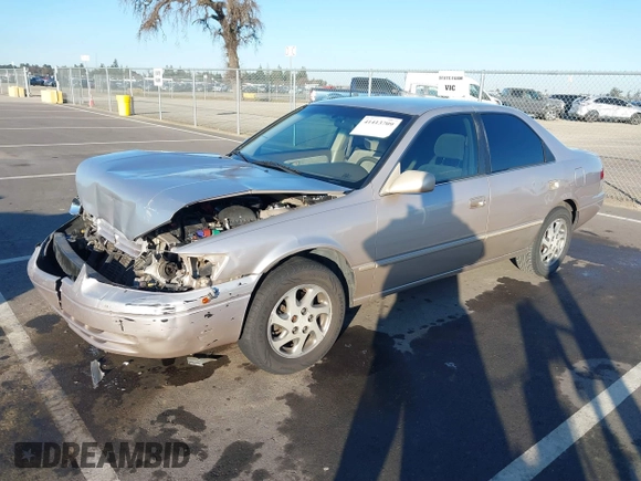1999 Toyota Camry LE z VIN 4T1BF28K3XU931485, wystawiony jako IAAI lot #41413709 z przebiegiem 148 621 mil mil oraz . Historia ofert i sprzedaży dostępna na DreamBid. Obrazek 17.