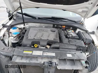 2014 Volkswagen Passat TDI SEL Premium with VIN 1VWCN7A32EC035738, listed as a IAAI auction lot 41641843 with 151,159 mi miles. Bid and sale history available at carsss.com. Image 10.
