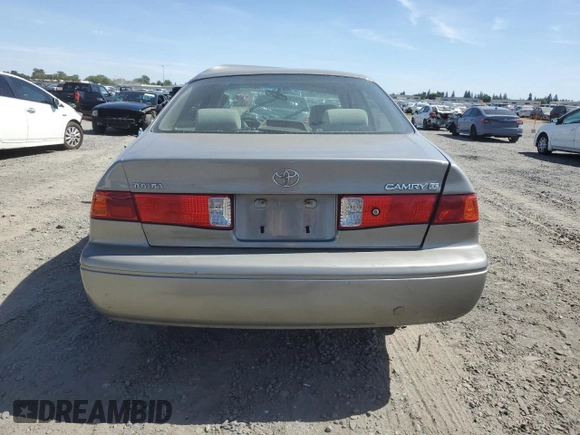 2001 Toyota Camry CE z VIN JT2BG22K410568101, wystawiony jako Copart lot #57184125 z przebiegiem Nie podano mil oraz Szkoda całkowita • Salvage title. Historia ofert i sprzedaży dostępna na DreamBid. Obrazek 6.
