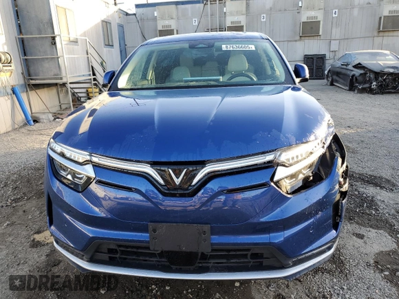 2023 VinFast VF 8 Plus z VIN RLLV1AFA9PH003389, wystawiony jako Copart lot #87636605 z przebiegiem 1 589 mil mil oraz Szkoda całkowita • Salvage title. Historia ofert i sprzedaży dostępna na DreamBid. Obrazek 5.