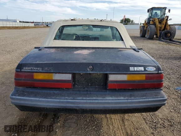 1983 Ford Mustang z VIN 1FABP2731DF221003, wystawiony jako Copart lot #72043544 z przebiegiem 20 777 mil mil oraz Szkoda całkowita • Salvage title. Historia ofert i sprzedaży dostępna na DreamBid. Obrazek 6.
