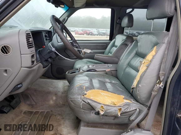 1996 Chevrolet Suburban with VIN 1GNEC16R8TJ359059, listed as a Copart auction lot 86344584 with 390,115 mi miles and Salvage Title. Bid and sale history available at carsss.com. Image 7.