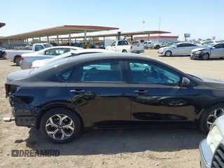 2021 Kia Forte LXS z VIN 3KPF24AD2ME338591, wystawiony jako IAAI lot #42231929 z przebiegiem 86 008 mil mil oraz . Historia ofert i sprzedaży dostępna na DreamBid. Obrazek 14.