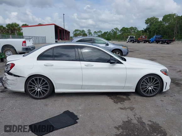 2019 Mercedes-Benz C 300 z VIN 55SWF8EB4KU318644, wystawiony jako IAAI lot #42627064 z przebiegiem 60 400 mil mil oraz . Historia ofert i sprzedaży dostępna na DreamBid. Obrazek 13.