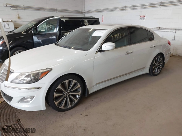 2013 Hyundai Genesis 5.0L R-Spec with VIN KMHGC4DH8DU219604, listed as a IAAI auction lot 41999447 with 211,085 mi miles. Bid and sale history available at carsss.com. Image 17.
