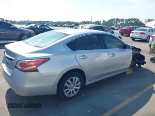 2015 Nissan Altima S z VIN 1N4AL3APXFC586907, wystawiony jako IAAI lot #42295972 z przebiegiem 202 668 mil mil oraz . Historia ofert i sprzedaży dostępna na DreamBid. Obrazek 4.