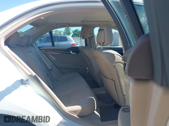 2012 Mercedes-Benz C 300 Sport с VIN WDDGF8BB8CA691471, выставлен на аукционе IAAI как лот 42621659 с пробегом 96 945 миль миль и . История ставок и продаж доступна на DreamBid. Изображение 8.