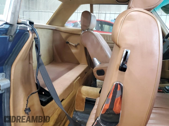 1983 Mercedes-Benz 380 SL z VIN WDBBA45A0DB019574, wystawiony jako Copart lot #73357504 z przebiegiem 56 150 mil mil oraz Czysty tytuł • Clean title. Historia ofert i sprzedaży dostępna na DreamBid. Obrazek 10.