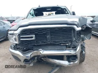 2023 Ram 2500 Tradesman z VIN 3C6UR5CL0PG614831, wystawiony jako IAAI lot #41367939 z przebiegiem 70 439 mil mil oraz . Historia ofert i sprzedaży dostępna na DreamBid. Obrazek 12.