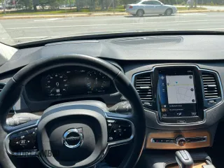 2021 Volvo XC90 Momentum z VIN YV4102CK7M1688329, wystawiony jako Copart lot #61495905 z przebiegiem 97 604 mil mil oraz Czysty tytuł • Clean title. Historia ofert i sprzedaży dostępna na DreamBid. Obrazek 7.