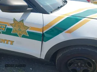 2021 Ford Police Interceptor Utility z VIN 1FM5K8AB0MGB04298, wystawiony jako IAAI lot #40204106 z przebiegiem 74 293 mil mil oraz . Historia ofert i sprzedaży dostępna na DreamBid. Obrazek 17.