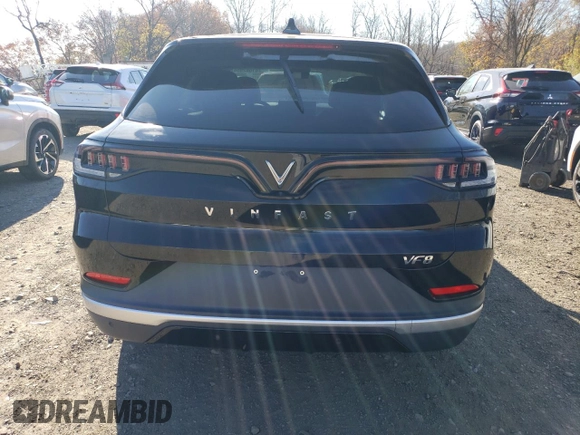 2024 VinFast VF 8 Eco z VIN RLLV1AEB6RH004397, wystawiony jako Copart lot #81082054 z przebiegiem Nie podano mil oraz Szkoda całkowita • Salvage title. Historia ofert i sprzedaży dostępna na DreamBid. Obrazek 6.
