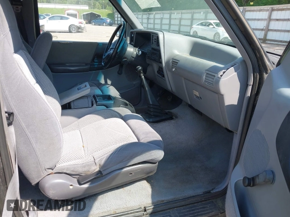 1993 Ford Ranger STX z VIN 1FTCR14U5PPB26328, wystawiony jako IAAI lot #42145116 z przebiegiem 60 664 mil mil oraz . Historia ofert i sprzedaży dostępna na DreamBid. Obrazek 5.