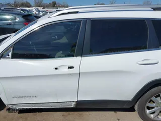 2016 Jeep Cherokee Limited с VIN 1C4PJLDS9GW125868, выставлен на аукционе IAAI как лот 41656807 с пробегом 112 843 миль миль и . История ставок и продаж доступна на DreamBid. Изображение 15.