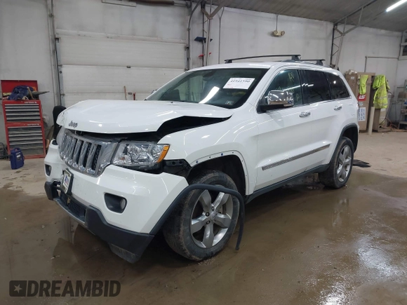 2013 Jeep Grand Cherokee Overland with VIN 1C4RJFCT1DC586886, listed as a IAAI auction lot 41941590 with 125,126 mi miles. Bid and sale history available at carsss.com. Image 17.