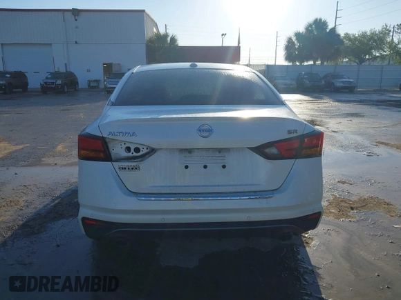 2020 Nissan Altima 2.5 SR with VIN 1N4BL4CV6LC261124, listed as a IAAI auction lot 41771341 with 102,289 mi miles. Bid and sale history available at carsss.com. Image 17.
