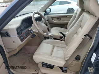 1995 Volvo 960 z VIN YV1KS9610S1055241, wystawiony jako Copart lot #77401364 z przebiegiem 129 926 mil mil oraz Tytuł czysty. Historia ofert i sprzedaży dostępna na DreamBid. Obrazek 7.