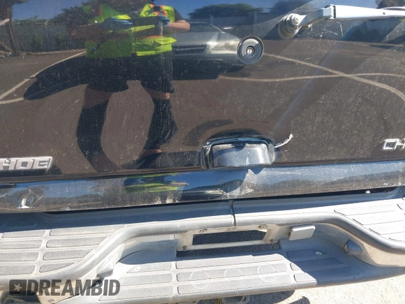 2002 Chevrolet Tahoe Z71 z VIN 1GNEK13Z02R128048, wystawiony jako IAAI lot #42409965 z przebiegiem 249 253 mil mil oraz . Historia ofert i sprzedaży dostępna na DreamBid. Obrazek 6.